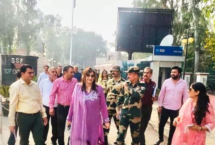 पर्यटन अधिकारियों ने Suchetgarh सीमा का दौरा कर विकास कार्यों का लिया जायजा पर्यटन अधिकारियों ने Suchetgarh सीमा का दौरा कर विकास कार्यों का लिया जायजा