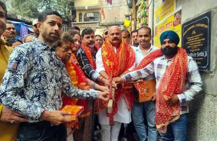 Jammu: युद्धवीर ने वार्ड 7 में 60 लाख रुपये के विकास कार्यों का शुभारंभ किया Jammu: युद्धवीर ने वार्ड 7 में 60 लाख रुपये के विकास कार्यों का शुभारंभ किया