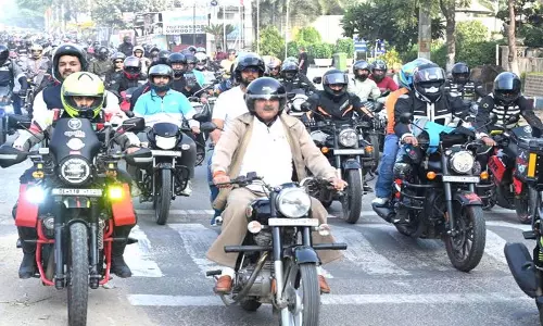Haryana: सड़क सुरक्षा को लेकर रेवाड़ी में बाइक रैली निकाली गई