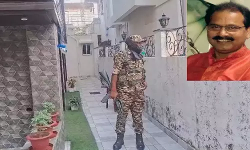 CM के पर्सनल सेक्रेटरी पर आयकर विभाग का बड़ा एक्शन, छापेमारी के दौरान सुरक्षा के पुख्ता इंतजाम, क्या-क्या मिला?