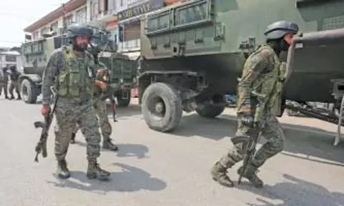 J&K: ज़बरवान पहाड़ियों में मुठभेड़ की हलचल J&K: ज़बरवान पहाड़ियों में मुठभेड़ की हलचल