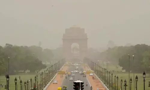 Delhi: दिल्ली में कम नहीं हो रहा वायु प्रदूषण, 347 दर्ज किया गया औसत एक्यूआई