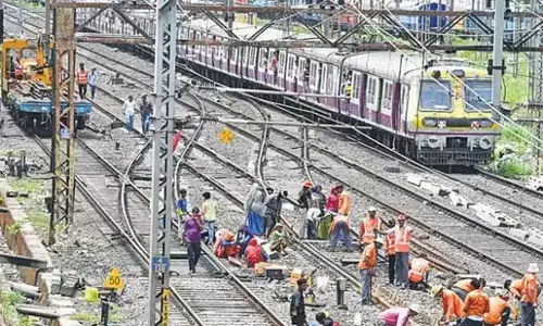 Mumbai trains: मध्य रेलवे के चालक दल में बदलाव न करने के आदेश से मोटरमैन नाराज Mumbai trains: मध्य रेलवे के चालक दल में बदलाव न करने के आदेश से मोटरमैन नाराज
