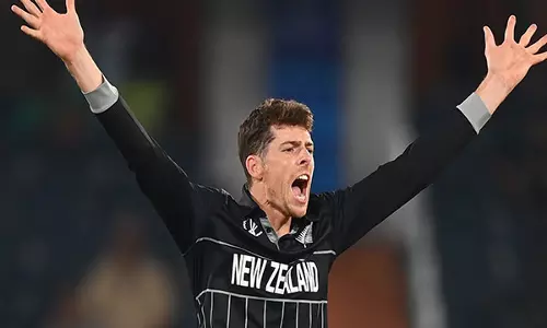 New Zealand के मिचेल सेंटनर ने 3,000 अंतरराष्ट्रीय रन पूरे किए