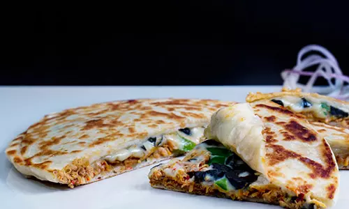 Pizza Paratha बच्चों और बड़ों को भी आएगा पसंद Pizza Paratha बच्चों और बड़ों को भी आएगा पसंद