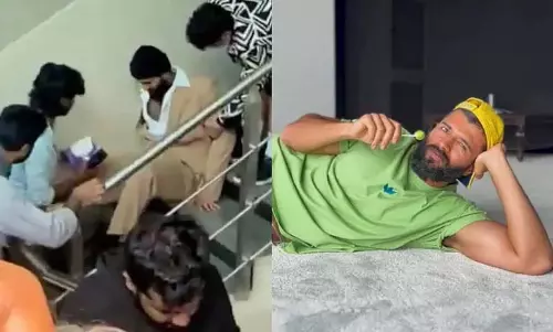 Vijay Deverakonda ने मज़ेदार अंदाज़ में पेश किया Vijay Deverakonda ने मज़ेदार अंदाज़ में पेश किया