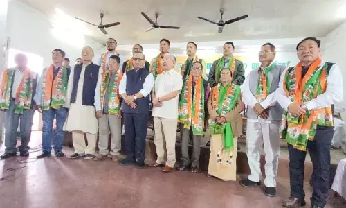 Manipur: दो पूर्व विधायकों समेत 12 नेता कांग्रेस में शामिल