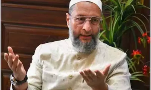 Owaisi ने वोट जिहाद वाली टिप्पणी को लेकर फडणवीस पर पलटवार किया Owaisi ने वोट जिहाद वाली टिप्पणी को लेकर फडणवीस पर पलटवार किया
