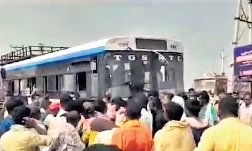 धान के लिए MSP देने से मिल मालिकों के इनकार पर किसानों ने किया प्रदर्शन