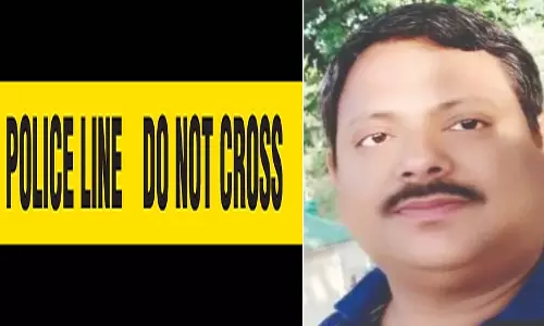 OMG! होटल में प्रोफेसर के साथ क्या हुआ? जानकारी मिलते ही पहुंच गई पुलिस OMG! होटल में प्रोफेसर के साथ क्या हुआ? जानकारी मिलते ही पहुंच गई पुलिस