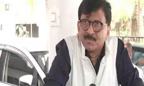 मोदी, शाह ने बालासाहेब ठाकरे की शिवसेना को धोखा दिया: Sanjay Raut मोदी, शाह ने बालासाहेब ठाकरे की शिवसेना को धोखा दिया: Sanjay Raut