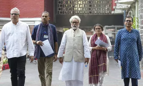 TMC का दावा- चुनाव आयोग ने प्रचार खत्म होने से ठीक पहले शिकायतें सुनने के लिए समय दिया TMC का दावा- चुनाव आयोग ने प्रचार खत्म होने से ठीक पहले शिकायतें सुनने के लिए समय दिया