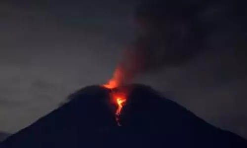 इंडोनेशिया: ज्वालामुखी में फिर विस्फोट, इस साल अब तक 1738 बार फटा है माउंट सेमेरू