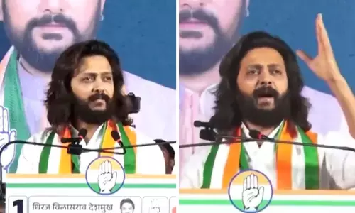 Riteish Deshmukh ने भाई धीरज की प्रचार रैली में तीखे भाषण में भाजपा पर हमला किया Riteish Deshmukh ने भाई धीरज की प्रचार रैली में तीखे भाषण में भाजपा पर हमला किया