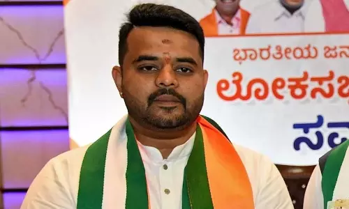 Hassan Sex Scandal: सुप्रीम कोर्ट ने प्रज्वल रेवन्ना की जमानत याचिका खारिज की Hassan Sex Scandal: सुप्रीम कोर्ट ने प्रज्वल रेवन्ना की जमानत याचिका खारिज की