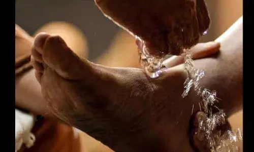 कैंडी के लिए पैसे लिए: मां ने 4 साल के बच्चे के पैर को गर्म चम्मच से जलाया