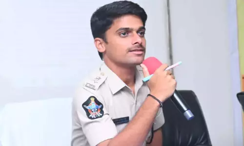 Police ने श्रीकाकुलम जिले में ट्रांसफॉर्मर चोरी करने वाले गिरोह का भंडाफोड़ किया Police ने श्रीकाकुलम जिले में ट्रांसफॉर्मर चोरी करने वाले गिरोह का भंडाफोड़ किया