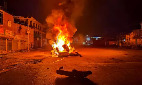 Manipur : महिलाओं ने सीआरपीएफ चौकी पर किया हमला