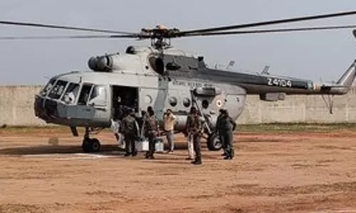 Jharkhand में चुनाव कराने के लिए पोलिंग पार्टियां हेलीकॉप्टर से सुदूर इलाकों के लिए रवाना