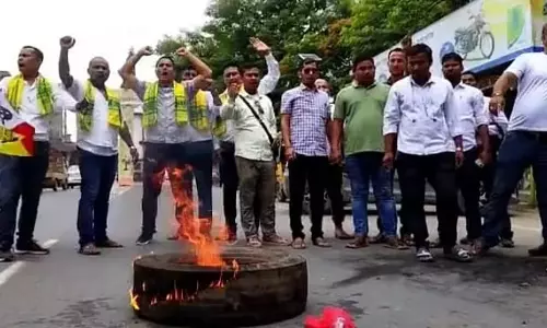 Assamके डिब्रूगढ़ और तिनसुकिया में एसटी दर्जे में देरी को लेकर विरोध प्रदर्शन तेज हो गया