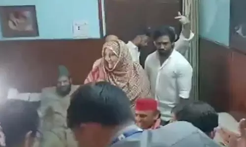 अखिलेश यादव ने रामपुर में आजम खान के परिजनों से मुलाकात की