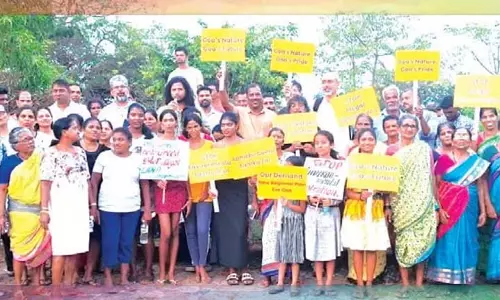 कार्यकर्ताओं ने Goa के राज्यपाल के आवास के पास पेड़ काटने का विरोध किया कार्यकर्ताओं ने Goa के राज्यपाल के आवास के पास पेड़ काटने का विरोध किया