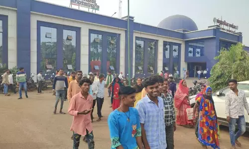 श्मशान घाट में कब्जा, शिकायत लेकर कलेक्टर के पास पहुंचे ग्रामीण