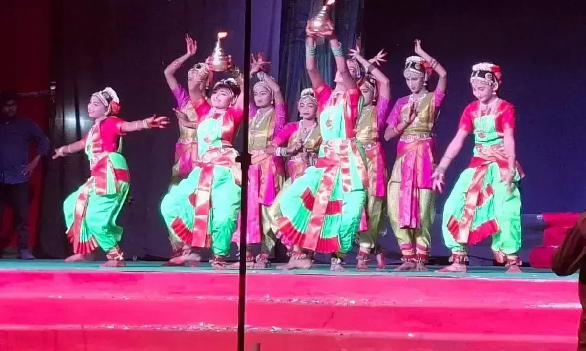 Vijay School में प्रतिभा प्रदर्शन भव्यता के साथ हुआ