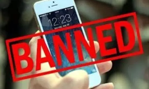 SDM ने स्कूल परिसर में मोबाइल फोन के इस्तेमाल पर प्रतिबंध लगाया