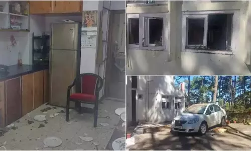 Nagaland : विरोध के बीच एनईएचयू कुलपति के आवास और कार में तोड़फोड़ Nagaland : विरोध के बीच एनईएचयू कुलपति के आवास और कार में तोड़फोड़