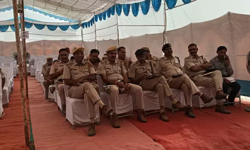 Dausa: सेक्टर मजिस्ट्रेट एवं पुलिस अधिकारियों के साथ समीक्षा बैठक