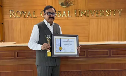 रॉयल ग्लोबल यूनिवर्सिटी के चांसलर AK पंसारी को वर्ष 2024 के उत्कृष्ट शिक्षक का दिया गया पुरस्कार