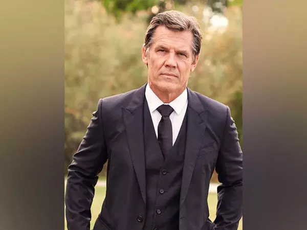 Josh Brolin ने द गूनीज के सेट पर स्टीवन स्पीलबर्ग की बस अभिनय करो सलाह को याद किया