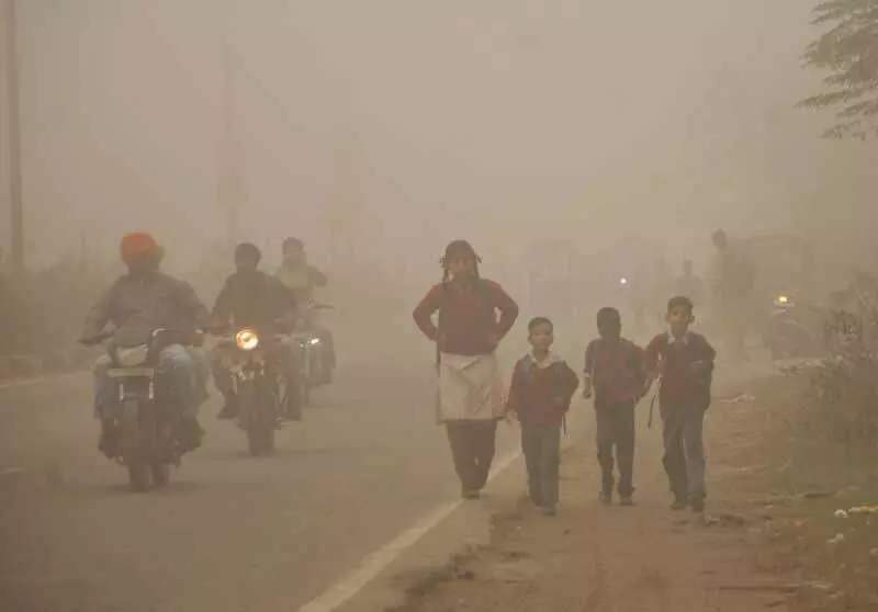 पंजाब में धुंधली धूप, AQI बिगड़ा