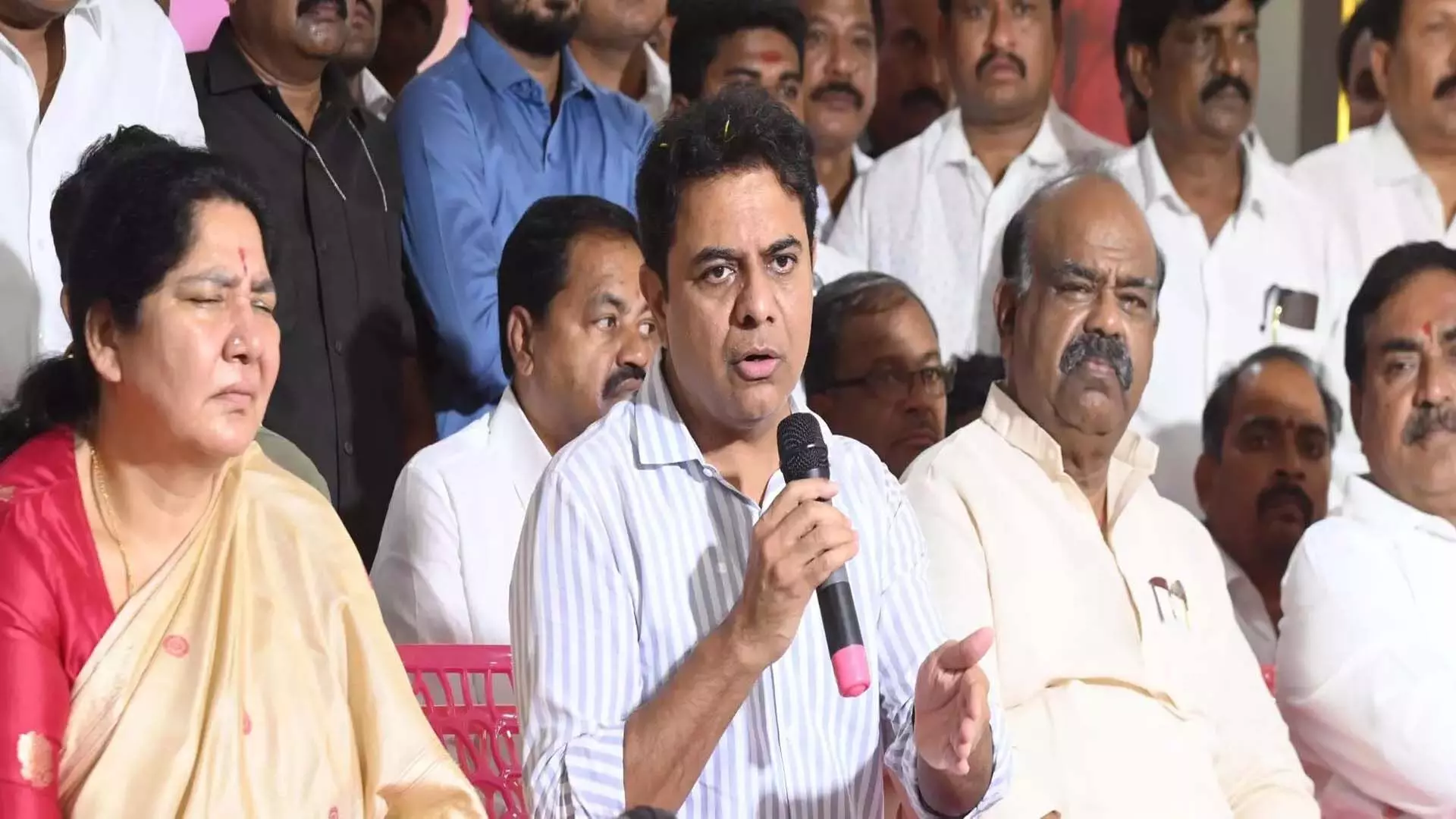 KTR ने केंद्रीय मंत्री खट्टर से मुलाकात की, अमृत टेंडर में भ्रष्टाचार का आरोप लगाया