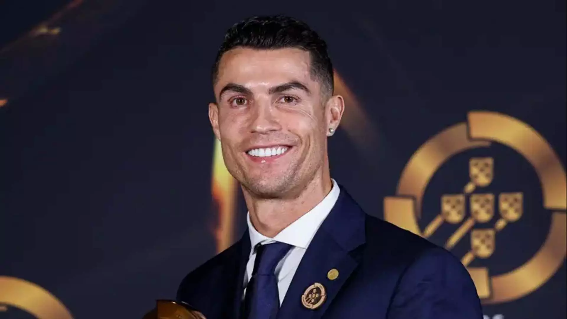 Cristiano Ronaldo ने क्विनास डी ओरो गाला में प्लैटिनम पुरस्कार जीता