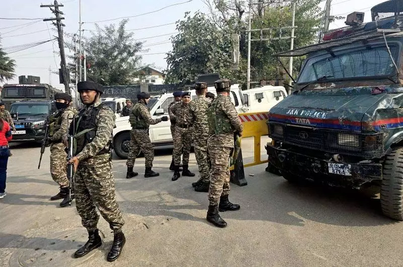 J&K के बांदीपोरा में सुरक्षा बलों और आतंकवादियों के बीच मुठभेड़ शुरू