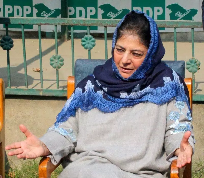 Mehbooba Mufti ने सीएम से कर्मचारियों की ‘अचानक बर्खास्तगी’ की समीक्षा करने का आग्रह