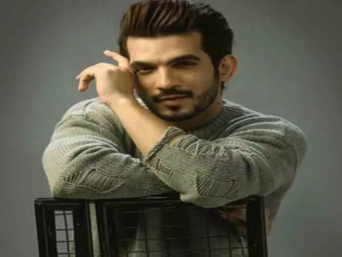 Arjun Bijlani सोशल मीडिया की जटिल दुनिया पर वेब सीरीज के लिए रति पांडे के साथ फिर से जुड़े