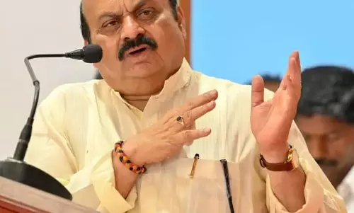 शिगगांव में पैसा बांट रही कांग्रेस: Basavaraj Bommai शिगगांव में पैसा बांट रही कांग्रेस: Basavaraj Bommai