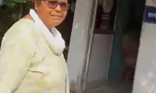 महिला पुलिस अधिकारी लाइन अटैच, सीएसपी कर रहे रिश्वत मामले की जांच महिला पुलिस अधिकारी लाइन अटैच, सीएसपी कर रहे रिश्वत मामले की जांच