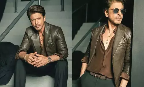 SRK ने दिखाई शानदार नई ऑडेमर्स पिगुएट घड़ी, देखें कीमत SRK ने दिखाई शानदार नई ऑडेमर्स पिगुएट घड़ी, देखें कीमत