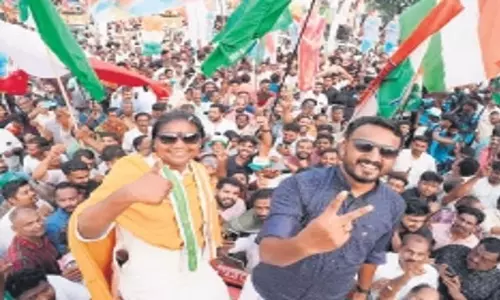 Kerala: भव्य रैलियों से चेलाक्करा अभियान का अंत Kerala: भव्य रैलियों से चेलाक्करा अभियान का अंत