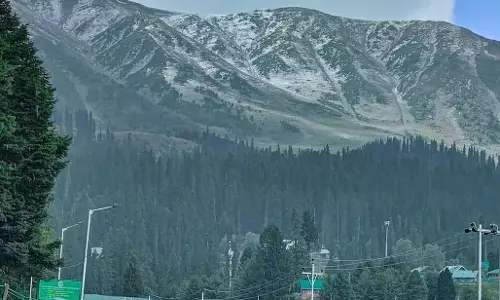 J&K: बर्फबारी और बारिश से कश्मीर में सूखा खत्म J&K: बर्फबारी और बारिश से कश्मीर में सूखा खत्म