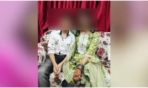 4 मृत अवस्था में पड़े मिले! जान देने रेलवे ट्रैक पर पहुंचा कारोबारी, फिर हुआ कुछ ऐसा...