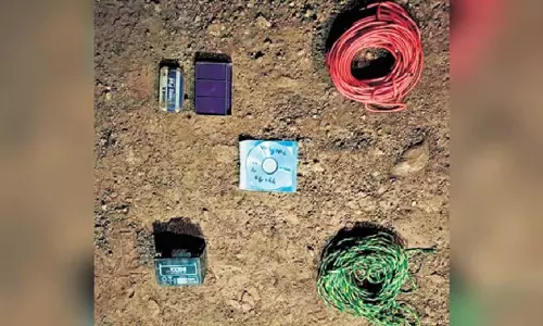Odisha: बीएसएफ ने विस्फोटकों से भरा माओवादी डंप बरामद किया