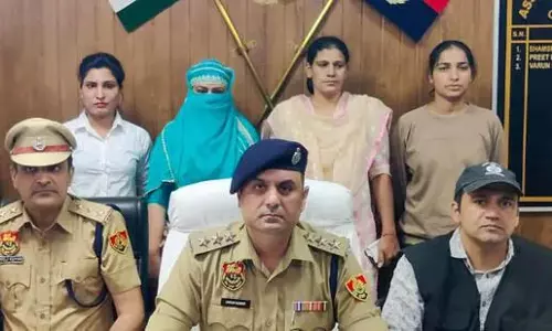 Haryana:7 करोड़ रुपये की जबरन वसूली के मामले में गैंगस्टर की पत्नी गिरफ्तार Haryana:7 करोड़ रुपये की जबरन वसूली के मामले में गैंगस्टर की पत्नी गिरफ्तार