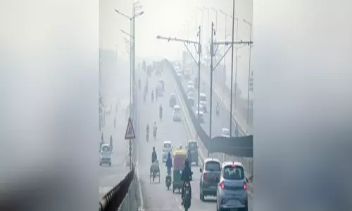 बेहद खराब श्रेणी में बरकरार दिल्ली की हवा, 355 दर्ज किया गया औसत एक्यूआई बेहद खराब श्रेणी में बरकरार दिल्ली की हवा, 355 दर्ज किया गया औसत एक्यूआई