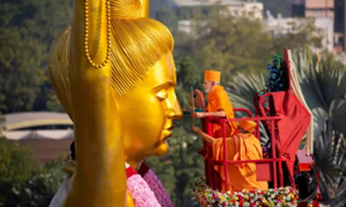 अक्षरधाम में भगवान स्वामिनारायण की 49 फुट ऊंची प्रतिमा का वैदिक प्रतिष्ठा समारोह संपन्न