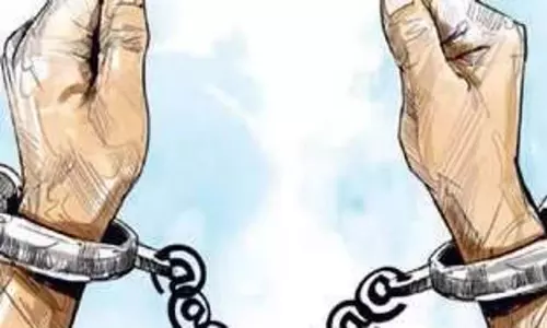 Tamil: स्कूल के शिक्षक ने लड़कियों के पेय पदार्थ में नशीला पदार्थ मिलाया Tamil: स्कूल के शिक्षक ने लड़कियों के पेय पदार्थ में नशीला पदार्थ मिलाया